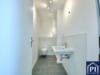Erstbezug nach Renovierung. Tolle Wohnung mit Wasserblick und Tiefgaragenstellplatz - Modernes Badezimmer