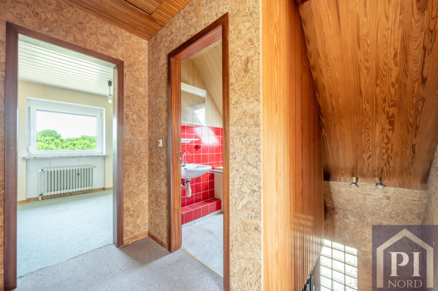 Über die Terrazzo-Treppe ins Dachgeschoss