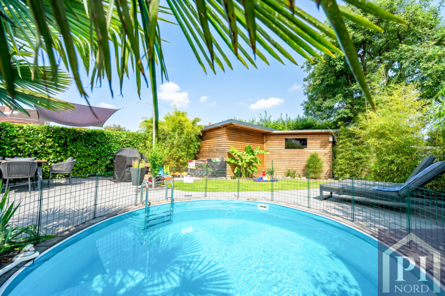 Kindergesicherter Pool im Garten