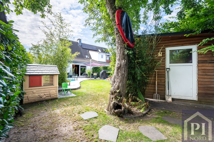 Blick und Zugang auf das Gartenhaus