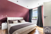 Geräumiges Elternschlafzimmer