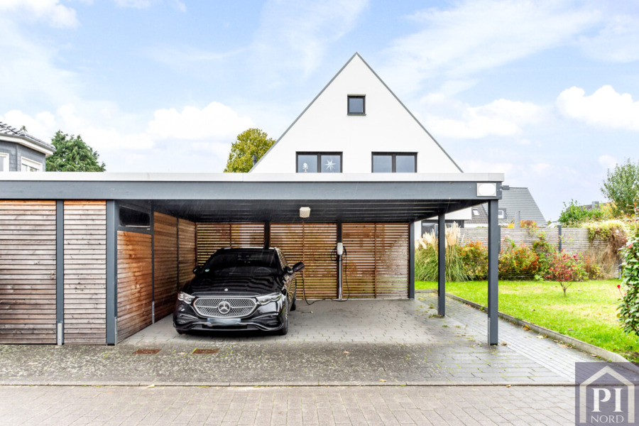 Doppelcarport mit angrenzendem Schuppen