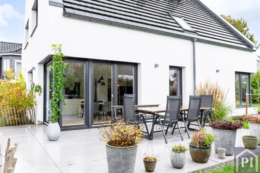Sicht- und windgeschützte Südterrasse