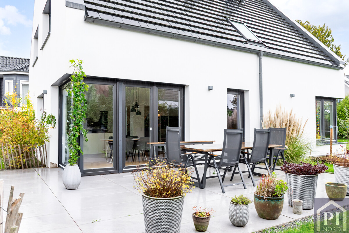 Sicht- und windgeschützte Südterrasse