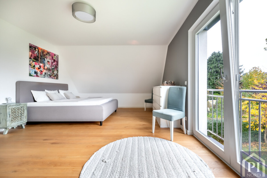 Schlafzimmer mit französischem Balkon