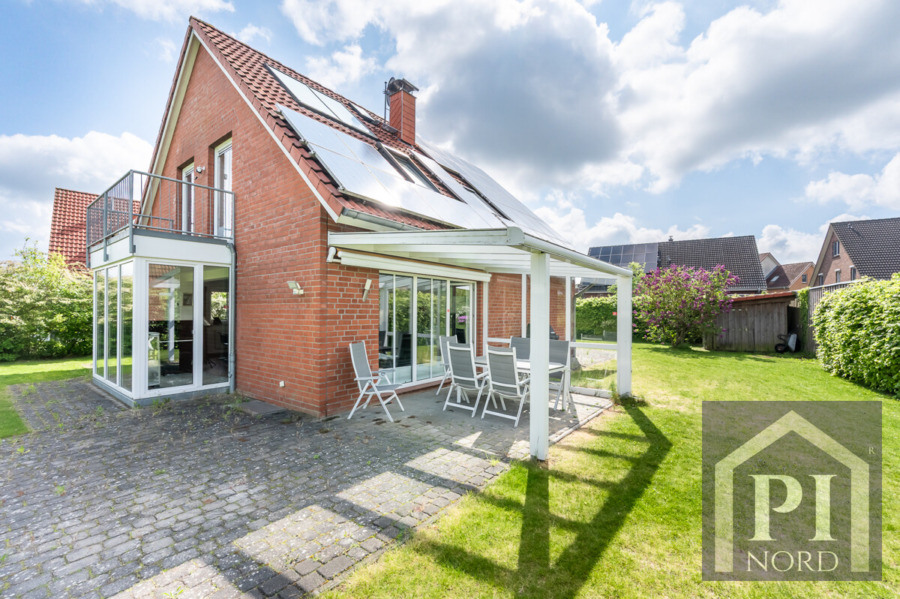 Überdachung mit Terrasse und Gartenblick