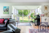 Bodentiefe Fenster mit Blick in den Garten