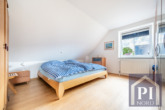 Lichtdurchflutetes Elternschlafzimmer