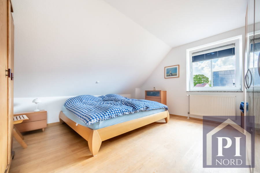 Lichtdurchflutetes Elternschlafzimmer
