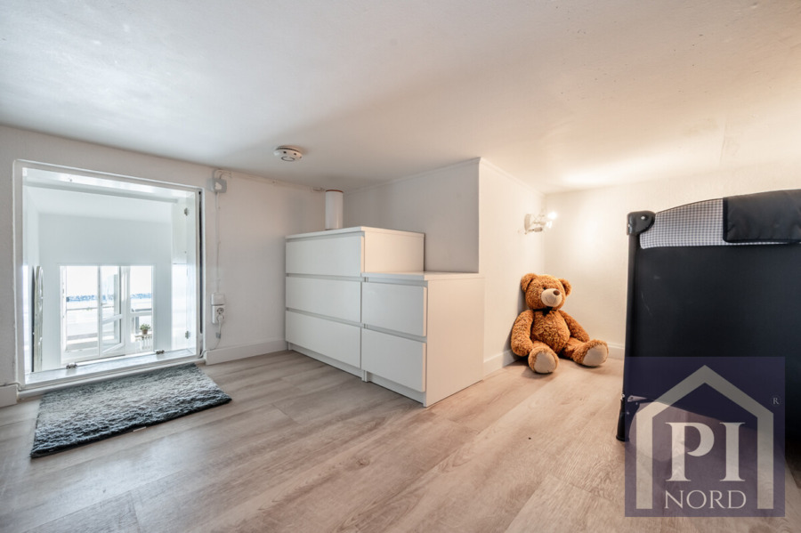 ... mit Platz für ein Kinderbett