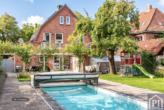 Pool mit automatischer Abdeckungsanlage