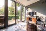 Mediahaus im Garten mit Blick auf die Schwentine