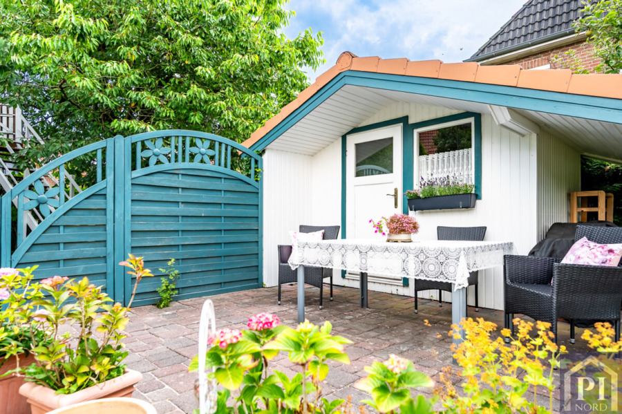 Gartenhaus mit Terrasse