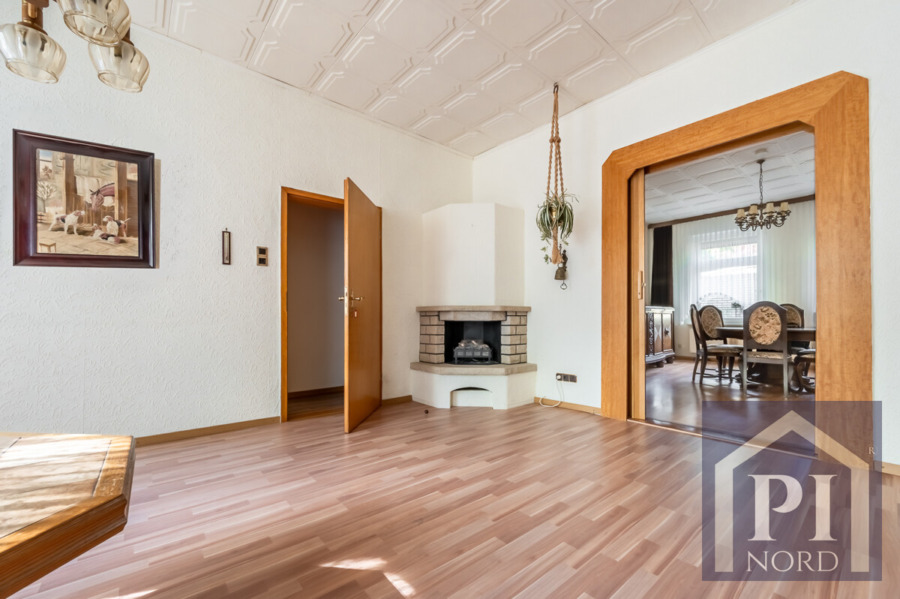 EG Whg 2, Wohnzimmer mit Kamin