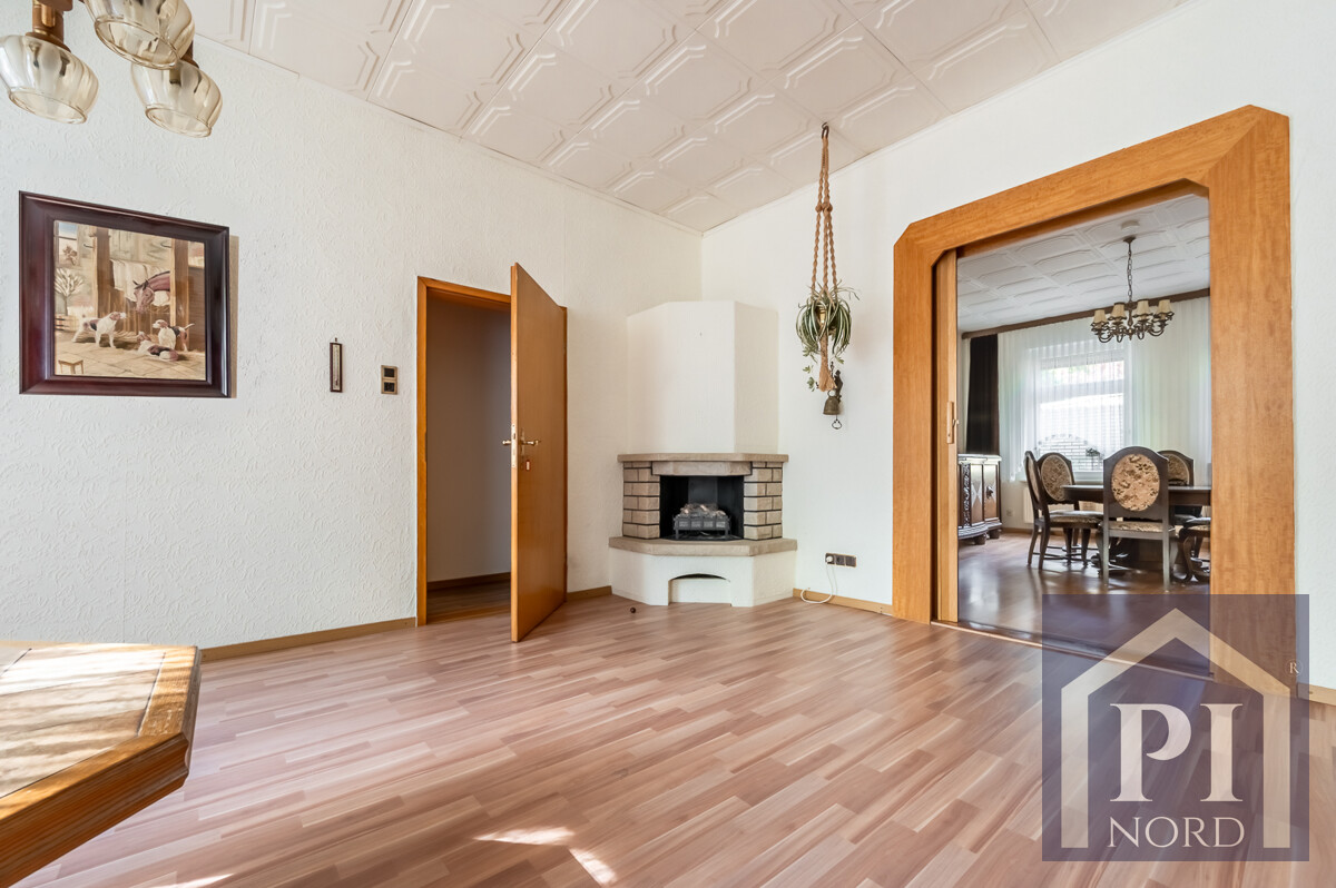EG Whg 2, Wohnzimmer mit Kamin