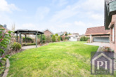 Großer Garten mit Gartenhaus