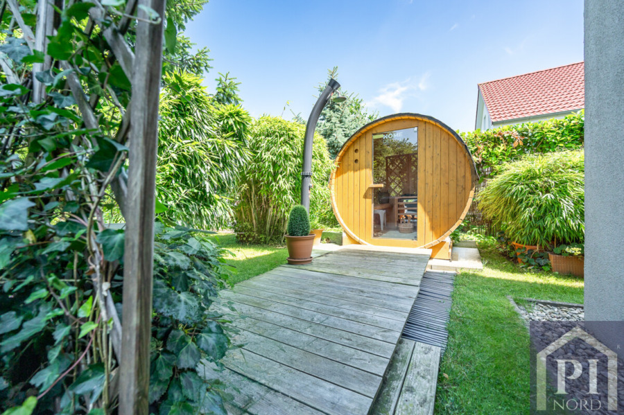 Sauna und Außendusche