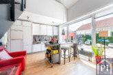 Moderne Einbauküche mit Küchentresen
