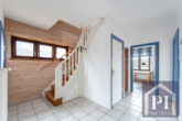 Zentrale Diel mit Treppe ins Dachgeschoss