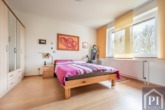 Großzügiges Schlafzimmer