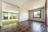 Essdiele; angrenzend das Wohnzimmer