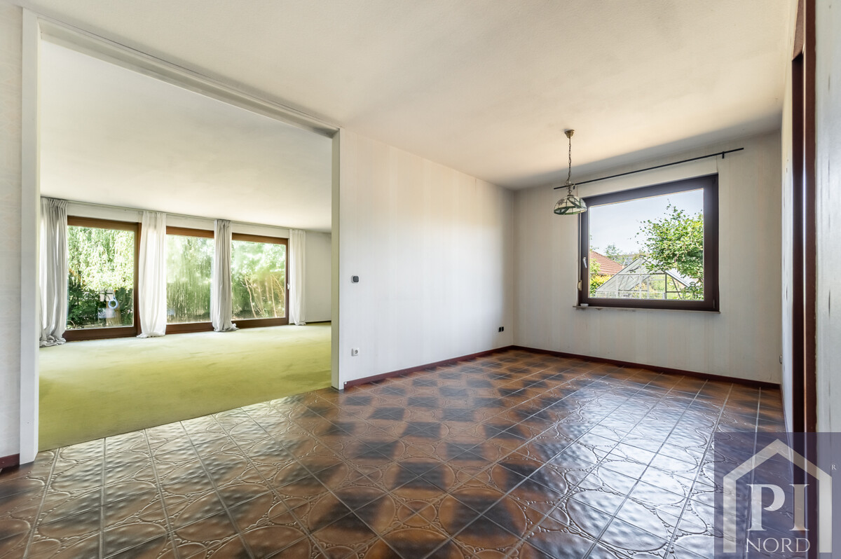 Essdiele; angrenzend das Wohnzimmer