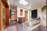 Flur und Treppe ins Souterrain