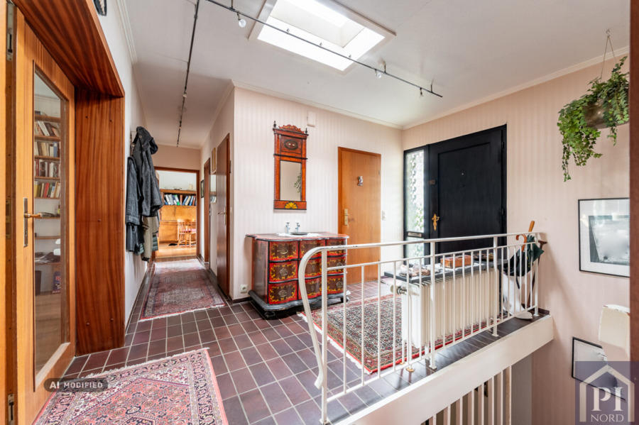 Flur und Treppe ins Souterrain