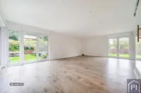 Viel Licht und mit Blick in den Garten