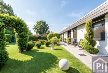 Großzügiger Flachdachbungalow in Altenholz-Klausdorf, 24161 Altenholz, Bungalow