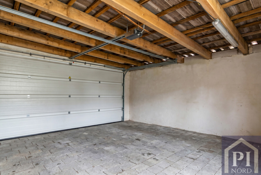Große Doppelgarage