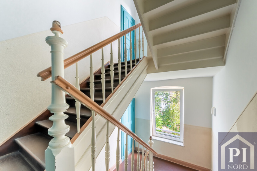 Abstellkammer auf halber Treppe