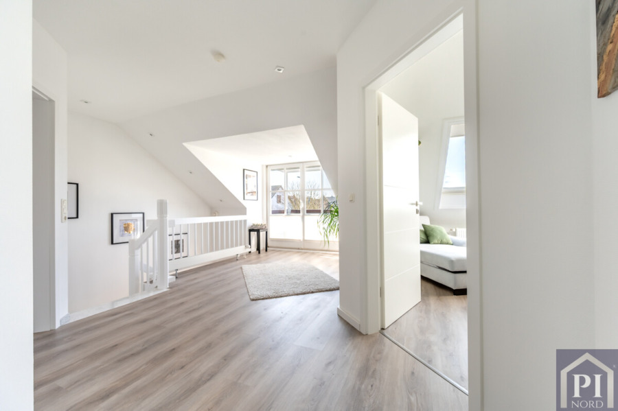 Galerie mit angrenzendem Balkon