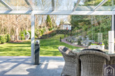 Überdachte Terrasse mit ca. 90 m²