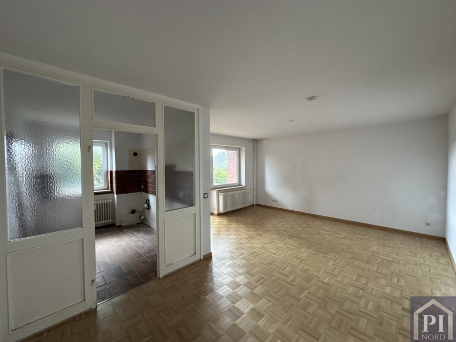 Wohnzimmer mit Zugang zur Loggia