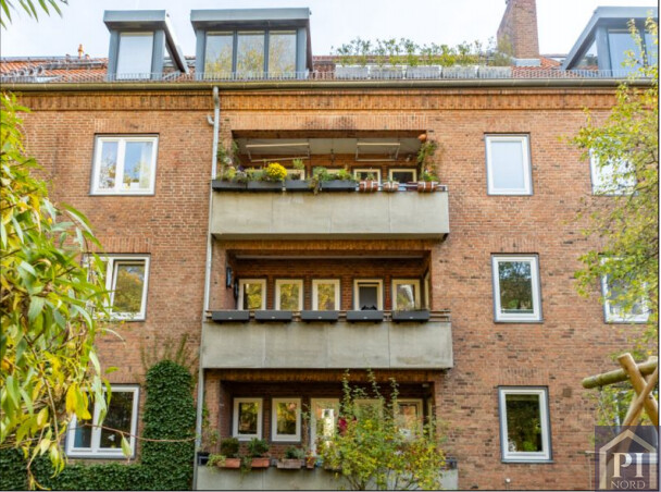 Westansicht mit Balkon