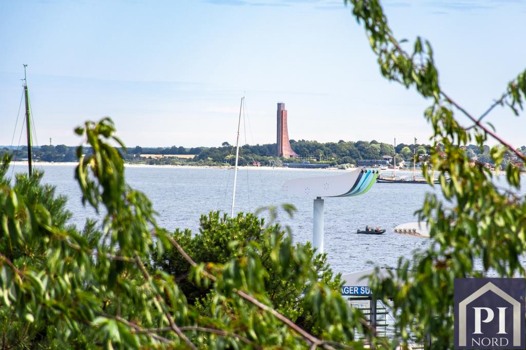 Blick auf das Laboer Ehrenmal