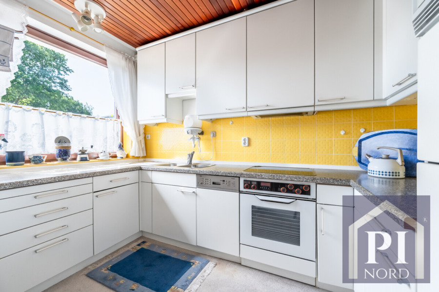 Kochen mit Blick in den Garten