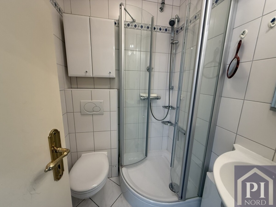 Weißes Duschbad