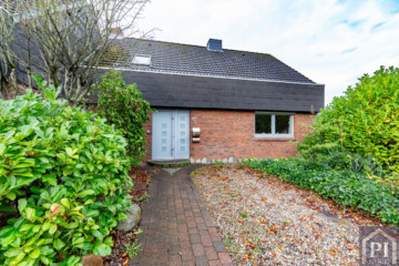 Gepflegte Doppelhaushälfte mit 4 Zimmern und pflegeleichtem Grundstück in Rickert, 24782 Rickert, Doppelhaushälfte