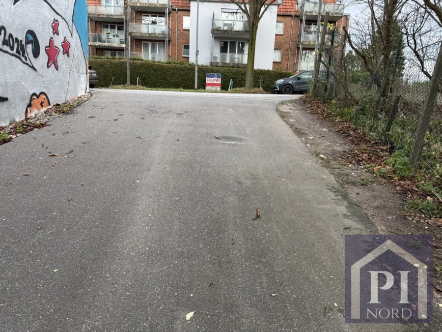 17Zuwegung vom Haus Nr. 258