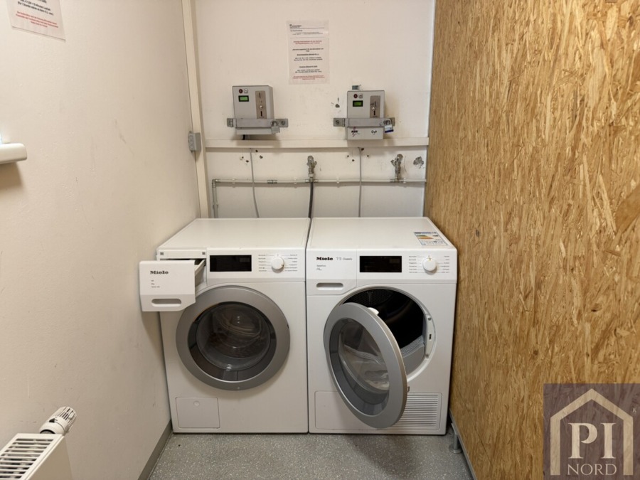 Waschmaschine und Trockner im Gemeinschaftskeller