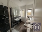 Badezimmer mit Dusche