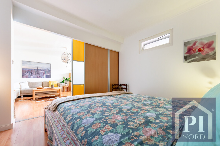 Blick vom Schlafzimmer ins Wohnzimmer