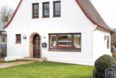 Hübsche Pflasterung zumr Eingangstür
