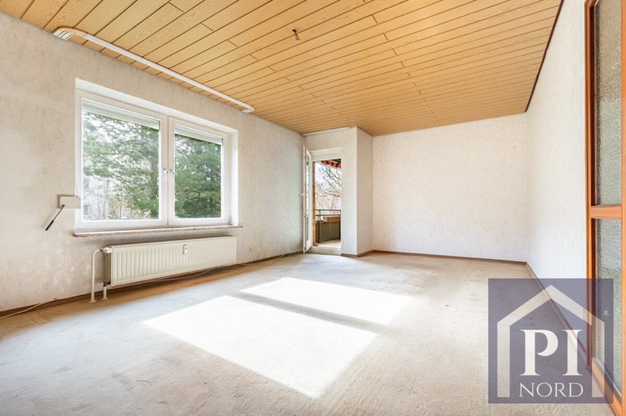 Wohnzimmer in Südausrichtung mit Balkon
