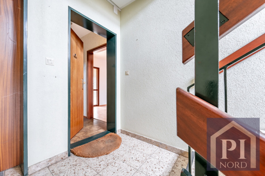 Wohnungseingang zum Windfang mit Garderobe