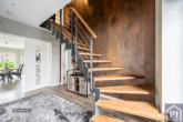 Treppe ins Obergeschoss