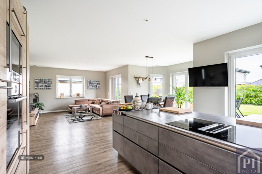 Offener Wohnbereich mit hochwertiger Einbauküche