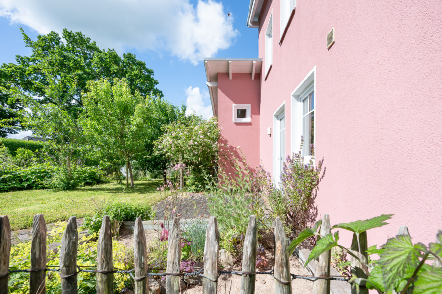 Frühstücken im eigenen Garten
